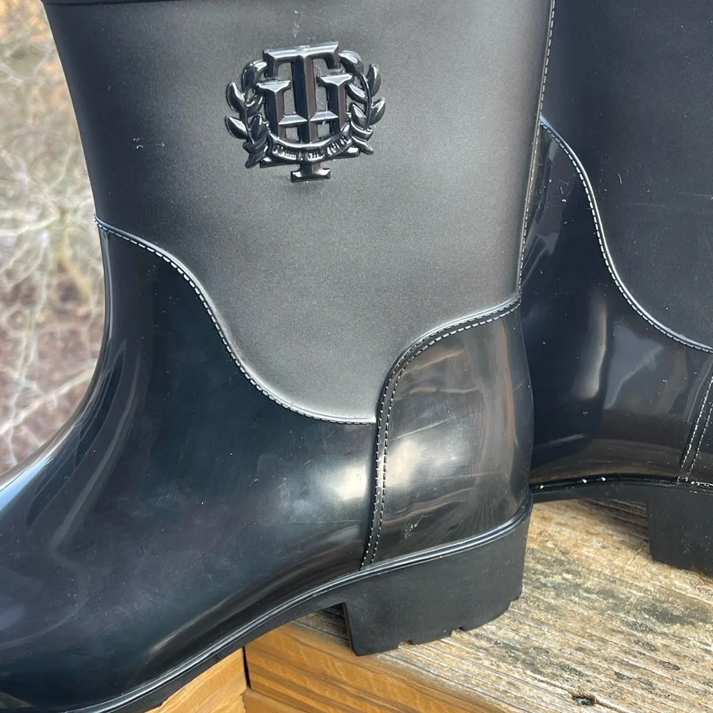 Tommy Hilfiger Women’s Kraig Black Winter & Rain Boots - Like new!